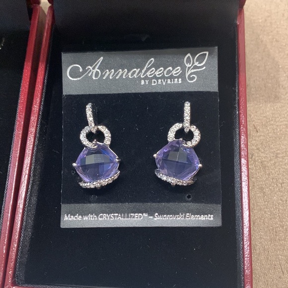 Annaleece by DeVries Necklace and Earrings - Picture 2 of 7